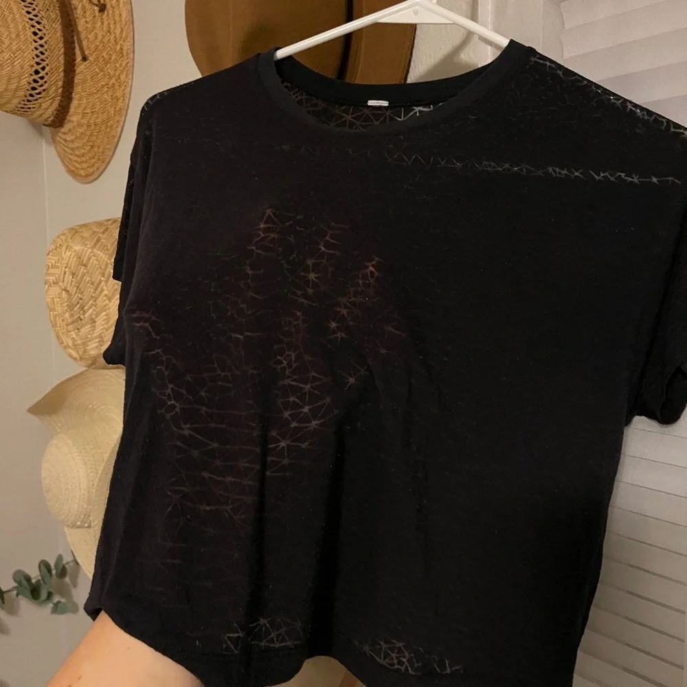 Lululemon Athletica Cropped Shirt - Picture 4 of 5